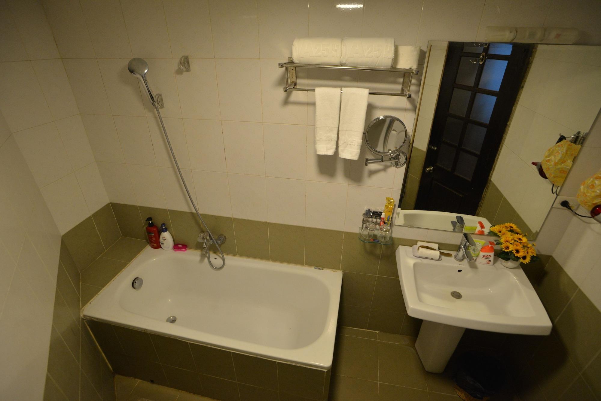 A25 Hotel - 96 Hai Ba Trung Hanoi Exterior foto